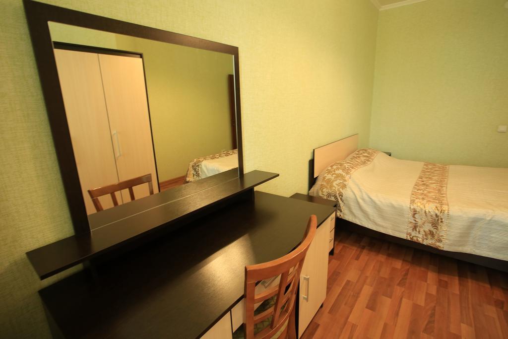 Golden Dragon ApartHotel Bisjkek Værelse billede