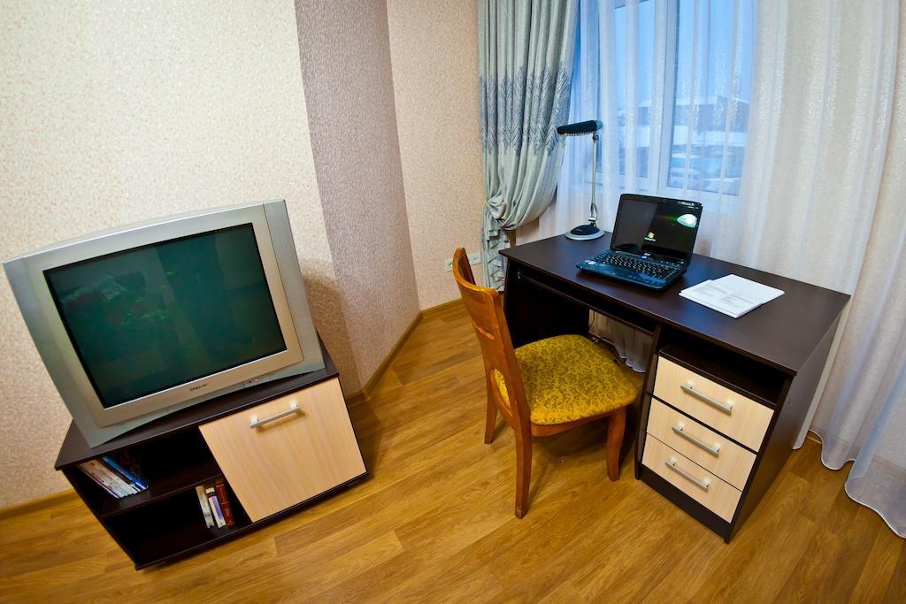Golden Dragon ApartHotel Bisjkek Værelse billede